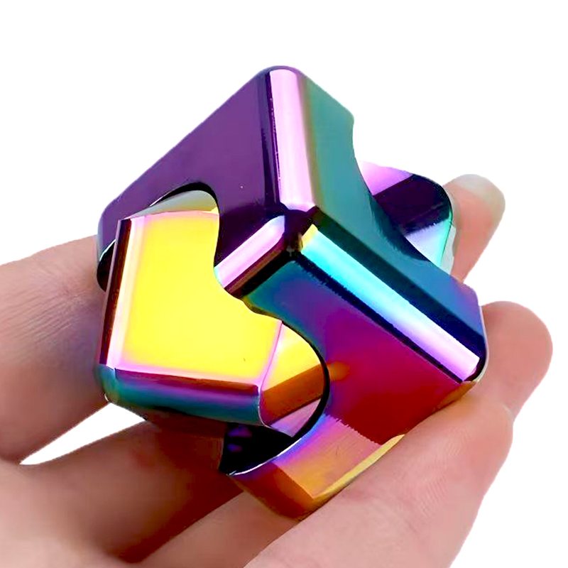 スクエアインフィニティフィジェットスピナーキューブメタル感覚 - Cool Office Tech Gadgets のレビューと価格