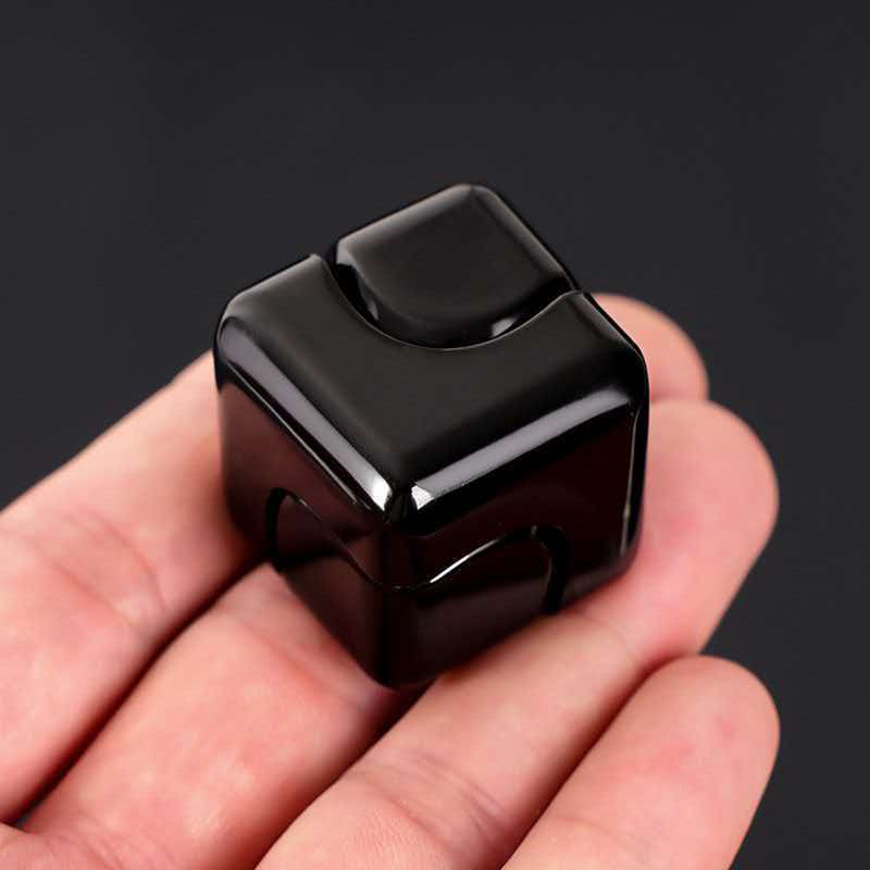 スクエアインフィニティフィジェットスピナーキューブメタル感覚 - Cool Office Tech Gadgets のレビューと価格