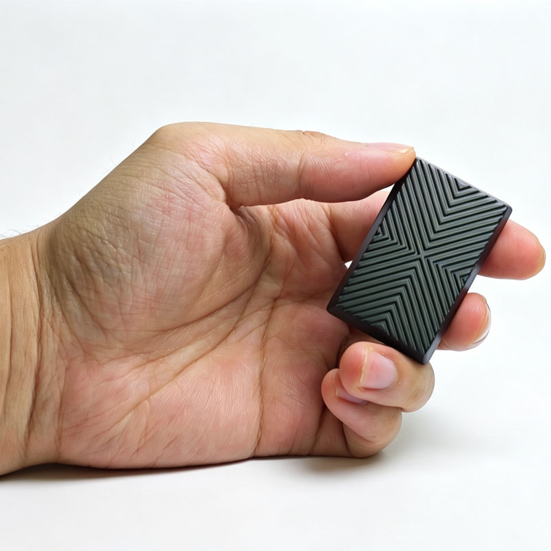 新しい磁気プッシュカード フィジェット EDC スライダー  - Cool Office Tech Gadgets のレビューと価格