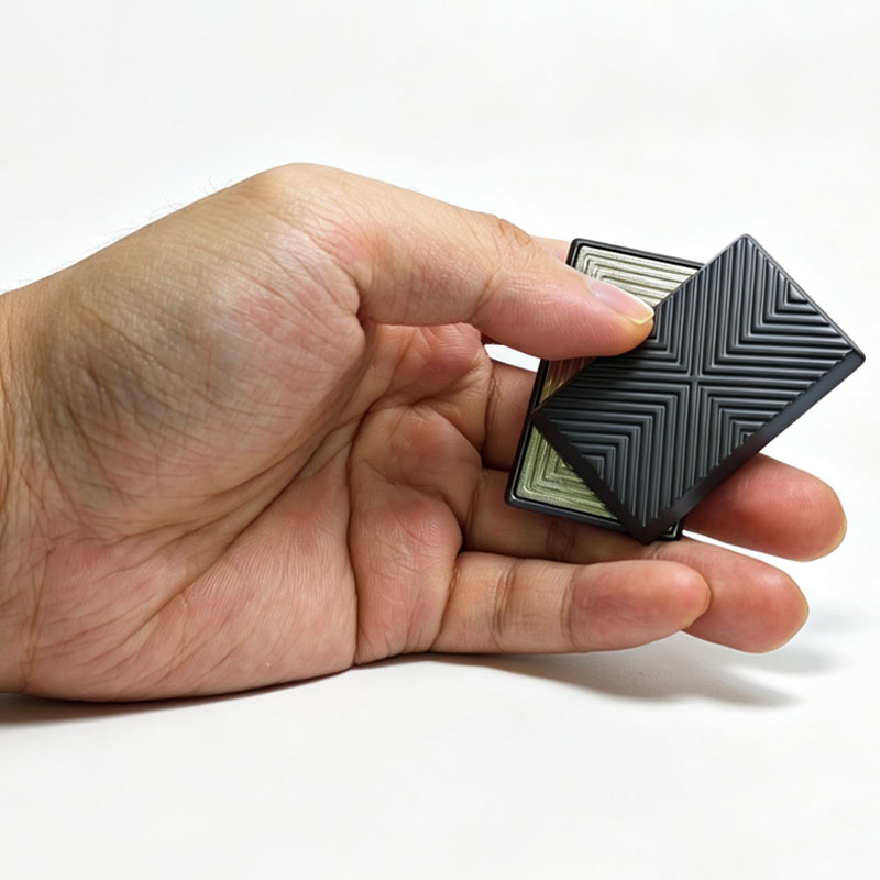 新しい磁気プッシュカード フィジェット EDC スライダー  - Cool Office Tech Gadgets のレビューと価格