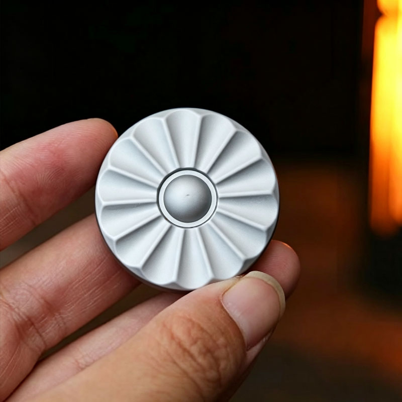 花びら型磁気ハプティックコイン フィジェットスライダー スト - Cool Office Tech Gadgets のレビューと価格