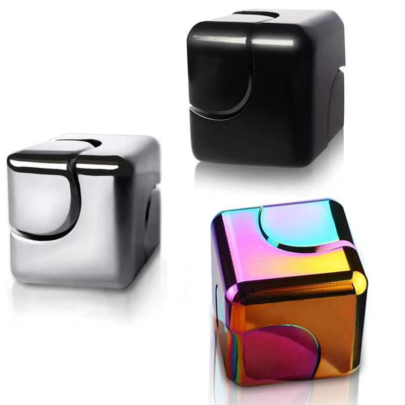 正方形の金属製回転キューブ EDC クールなデスクガジェット - Cool Office Tech Gadgets のレビューと価格