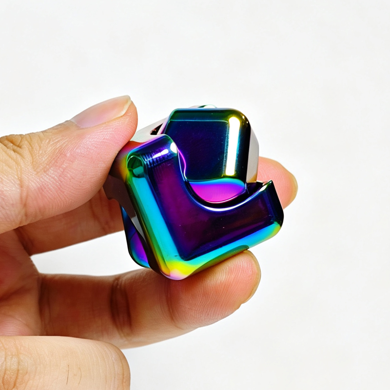 正方形の金属製回転キューブ EDC クールなデスクガジェット - Cool Office Tech Gadgets のレビューと価格